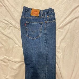 LEVI Strauss & Co 550 - Medium Wash Blue Jean Relaxed Fit - 34 x 36